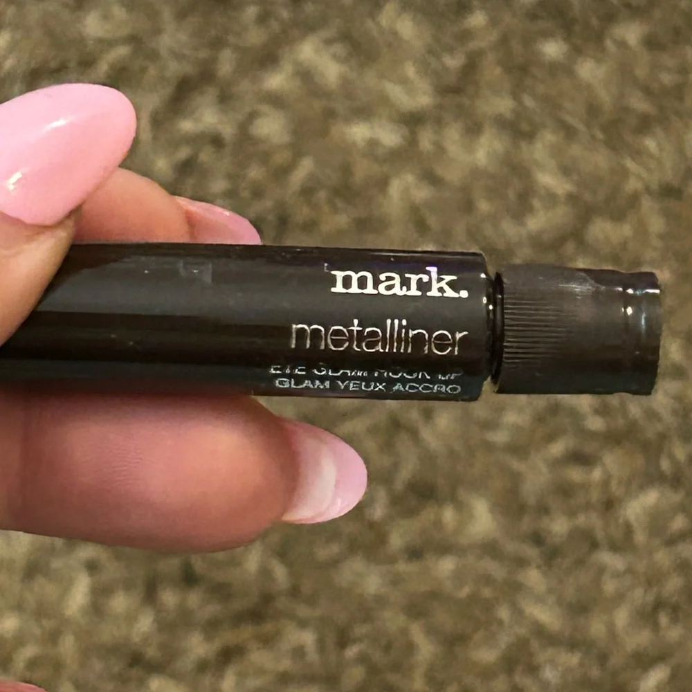 Avon Mark Eye Glam Hook Up